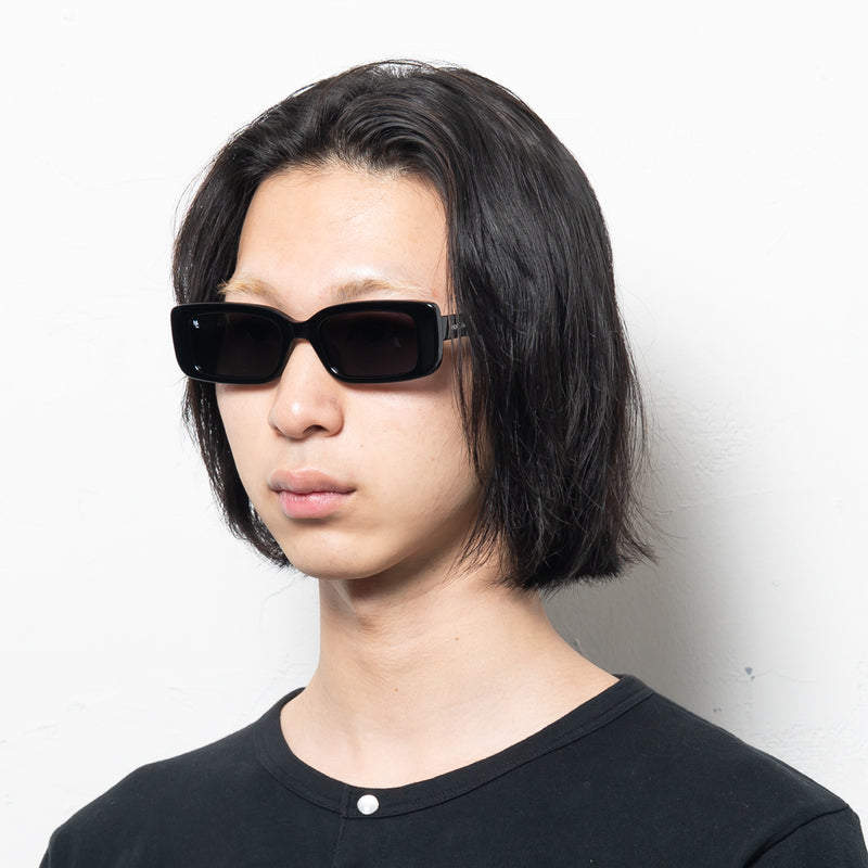 【2026年最新】レクタングルサングラスの決定版｜鯖江の職人技が光るモダクラの「O」と「OO」を徹底解説